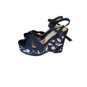 New! Mia Zoey Embroidered Navy Blue Faux Suade White Flower Platform Sandal 9.5M